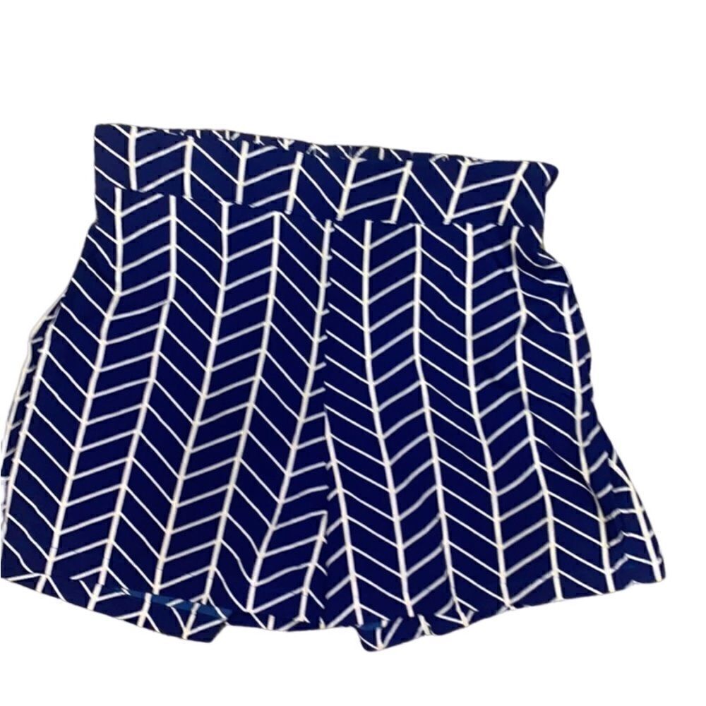Blossom Boutique Ladies M Blue & White Patterned Silky-feeling Shorts